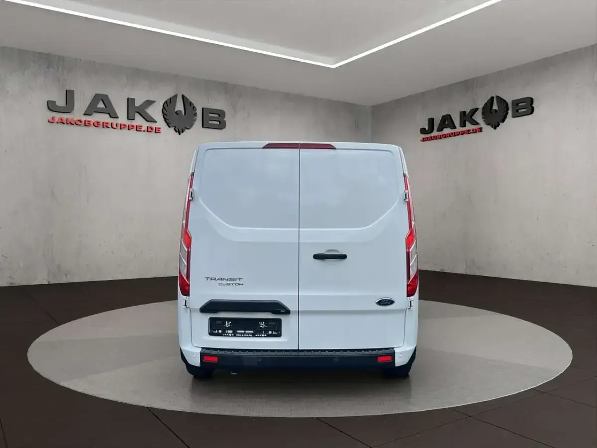Używany Ford Transit Trend 105 KM (77 kW) 2022 Biały Minivan