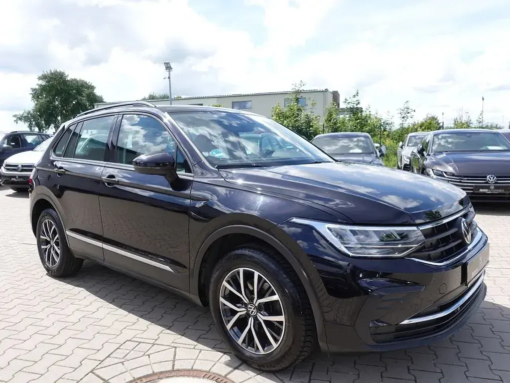 Gebraucht VW Tiguan Life 150 PS (110 kW) 2023 Deepblack metallic SUV