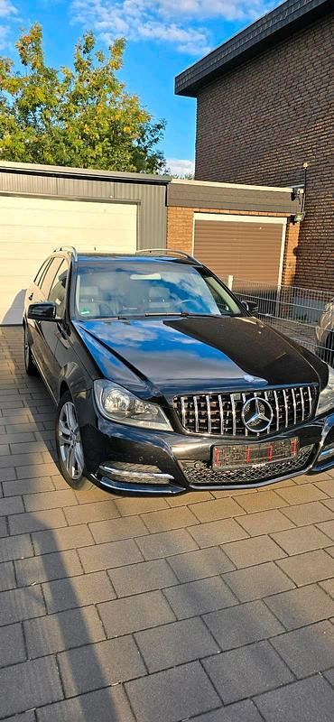 Schwarz Gebraucht 2013 Mercedes C250 Avantgarde Kombi | 11.290 € (Fairer Preis) - Bild 1/4