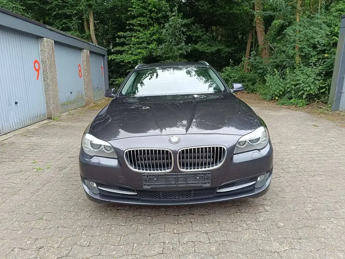 Gebraucht BMW 525 205 PS (150 kW) 2011 Grau Limousine
