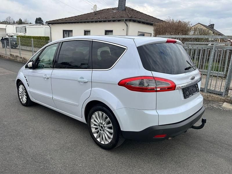 Gebraucht Ford S-MAX Titanium 140 PS (102 kW) 2013 Weiß Van / Kleinbus