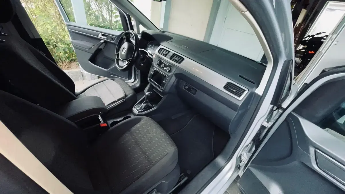 Gebraucht VW Caddy Highline 125 PS (91 kW) 2016 Silber Van / Kleinbus