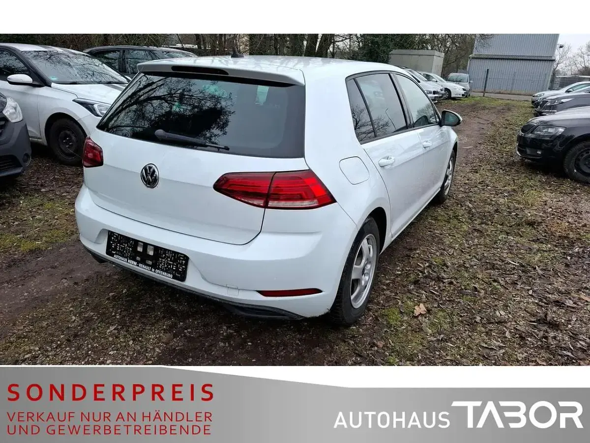 Gebraucht VW Golf VII 86 PS (63 kW) 2018 Pure white Limousine
