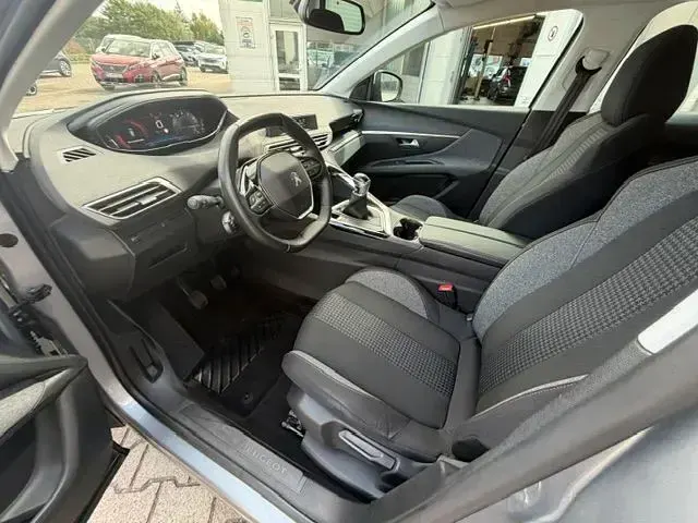 Gebraucht Peugeot 3008 Access 131 PS (96 kW) 2019 Grau SUV