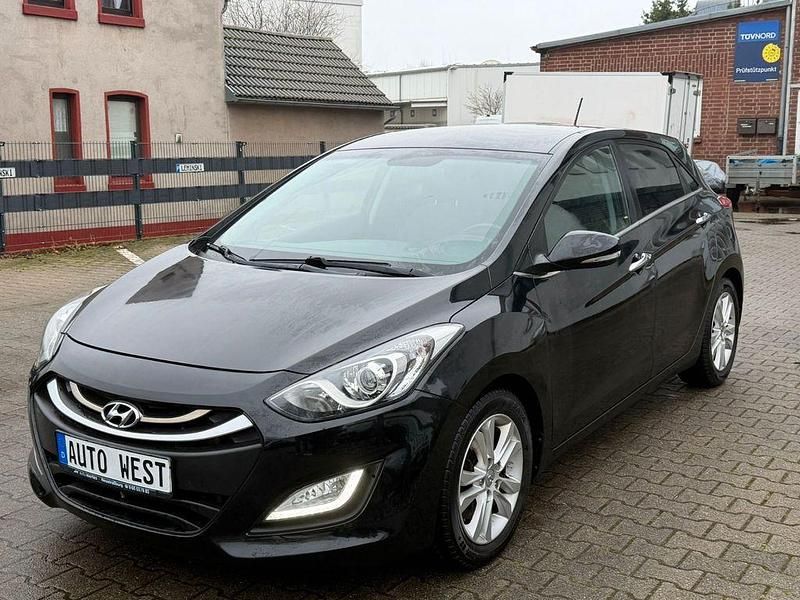 Gebraucht Hyundai i30 Edition 110 PS (80 kW) 2014 Schwarz Limousine