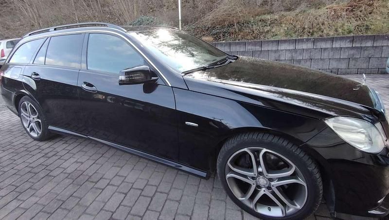 Gebraucht Mercedes E220 170 PS (125 kW) 2010 Schwarz Kombi