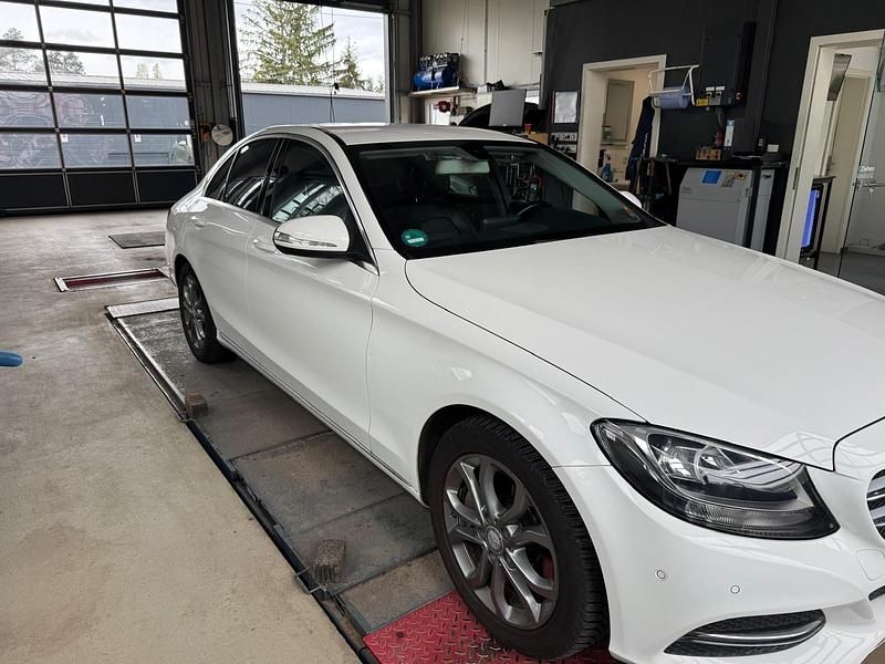 Gebraucht Mercedes C250 204 PS (150 kW) 2014 Weiß Limousine
