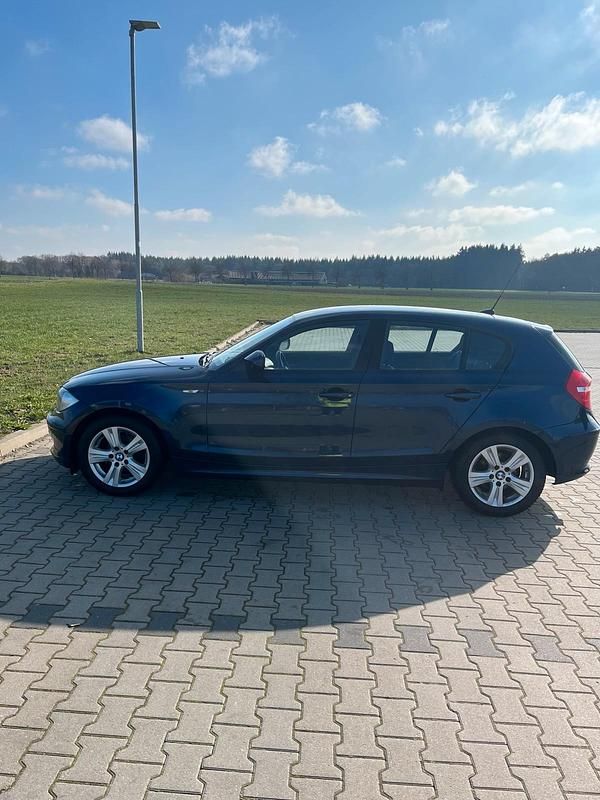 Gebraucht BMW 116 122 PS (89 kW) 2011 Blau Kleinwagen