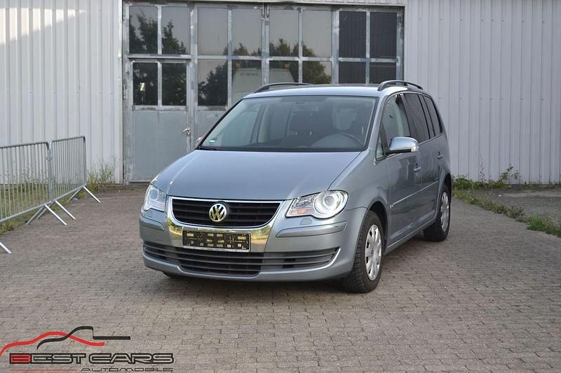 Grau Gebraucht 2009 VW Touran United Van / Kleinbus | 4.950 € (Fairer Preis) - Bild 1/4