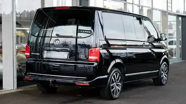 Usata VW Multivan Highline 180 CV (132 kW) 2015 Andere Monovolume