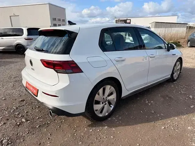 Gebraucht VW Golf VIII GTI 245 PS (180 kW) 2024 Weiß Limousine