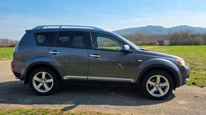 Gebraucht Mitsubishi Outlander Instyle 156 PS (114 kW) 2008 Grau SUV