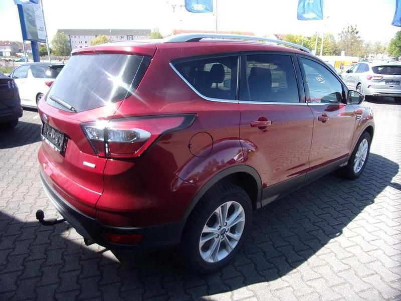 Używany Ford Kuga Titanium 182 KM (133 kW) 2017 Czerwony SUV