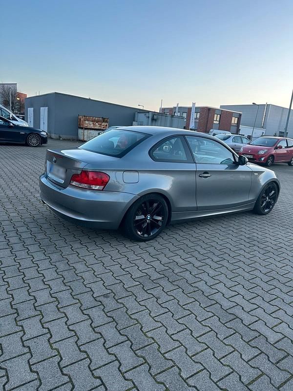 Gebraucht BMW 118 Coupé 143 PS (105 kW) 2010 Grau Coupé