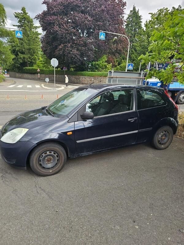 Blau Gebraucht 2005 Ford Fiesta Kleinwagen | 400 € (Superpreis) - Bild 1/4