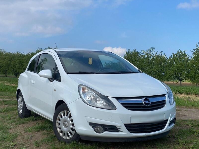 Weiß Gebraucht 2010 Opel Corsa Innovation Kleinwagen | 2.200 € (Fairer Preis) - Bild 1/4