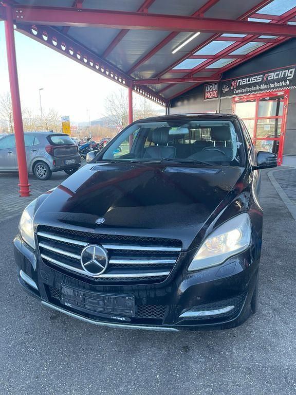 Schwarz Gebraucht 2011 Mercedes R350 Van / Kleinbus | 9.990 € (Fairer Preis) - Bild 1/4