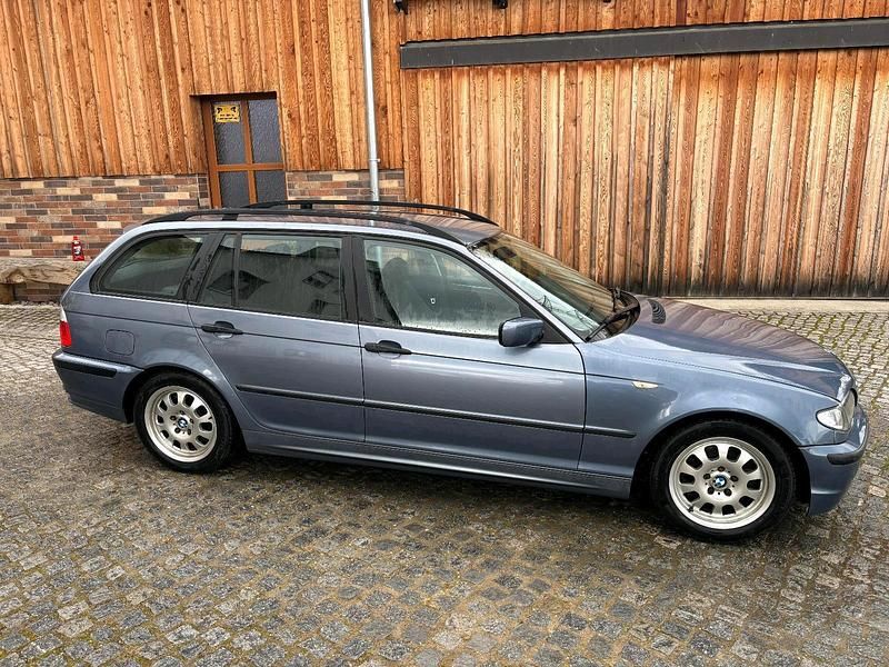 Second-hand BMW 320 150 CP (110 kW) 2002 Albastru Break