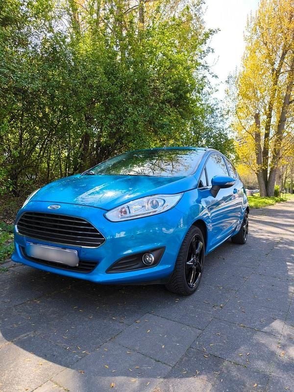 Blau Gebraucht 2013 Ford Fiesta Titanium Kleinwagen | 5.250 € (Guter Preis) - Bild 1/4