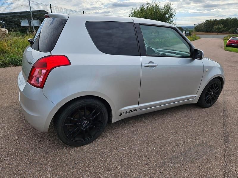 Gebraucht Suzuki Swift 92 PS (67 kW) 2009 Silber Kleinwagen