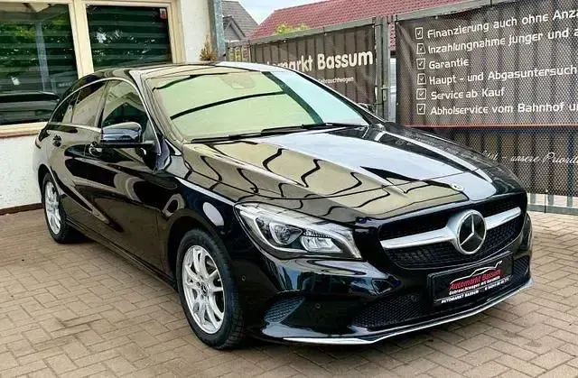 Gebraucht Mercedes CLA180 Shooting Brake 122 PS (89 kW) 2019 Schwarz Kombi