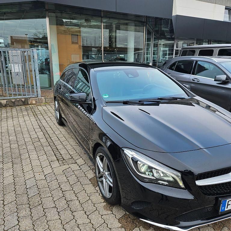 Gebraucht Mercedes CLA200 Shooting Brake Urban 156 PS (114 kW) 2017 Schwarz Kombi
