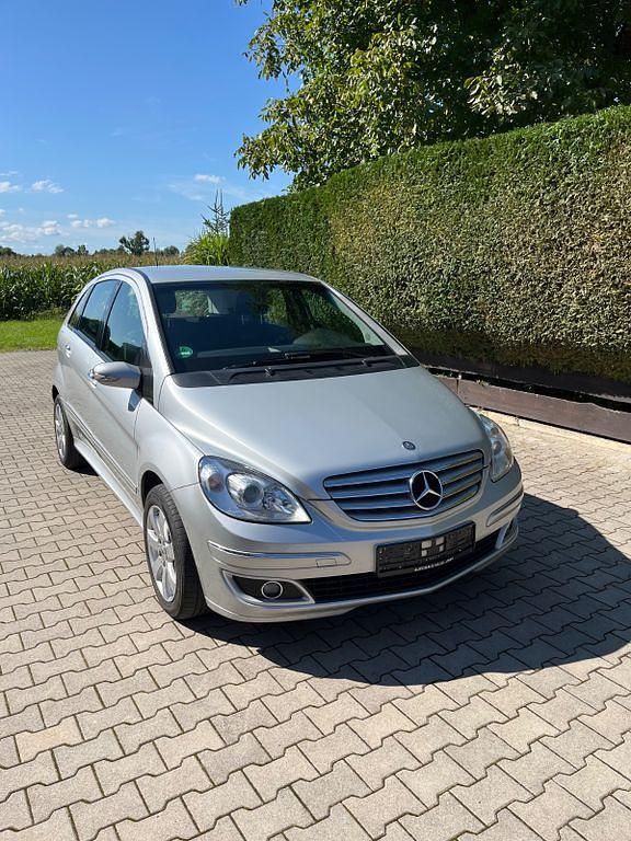 Silber Gebraucht 2005 Mercedes B170 Van / Kleinbus | 2.750 € (Fairer Preis) - Bild 1/4