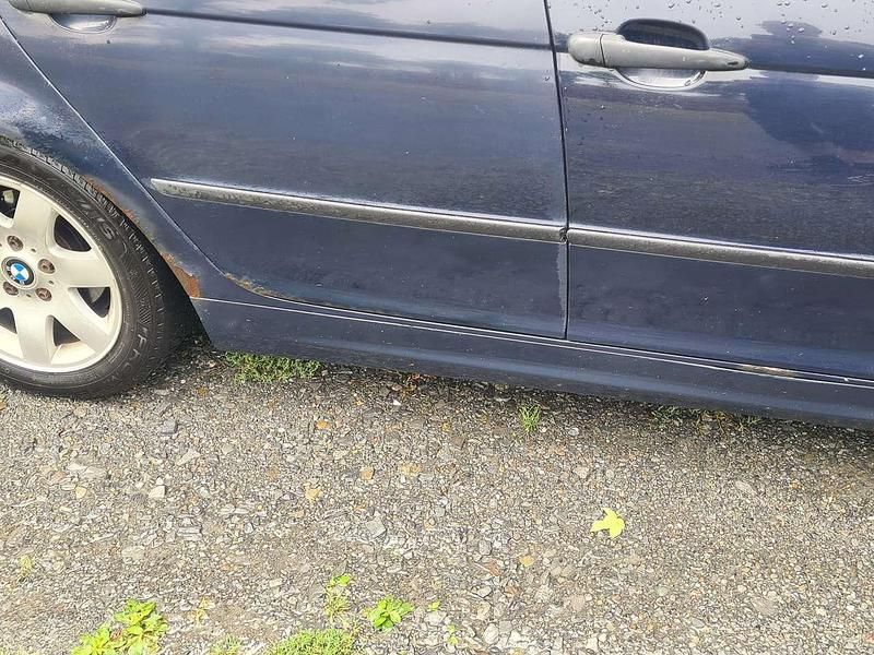 Blau Gebraucht 2001 BMW 320 Kombi | 800 € (Fairer Preis) - Bild 1/4