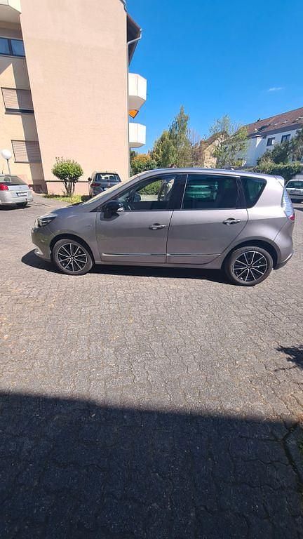 Grau Gebraucht 2014 Renault Scénic III Bose Edition Van / Kleinbus | 8.000 € (Fairer Preis) - Bild 1/4