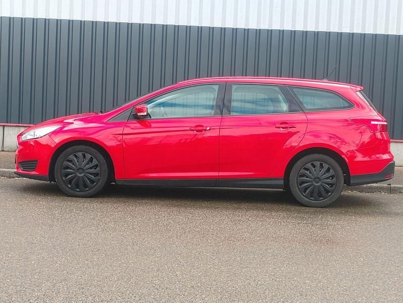 Second-hand Ford Focus 101 CP (74 kW) 2018 Roșu Break