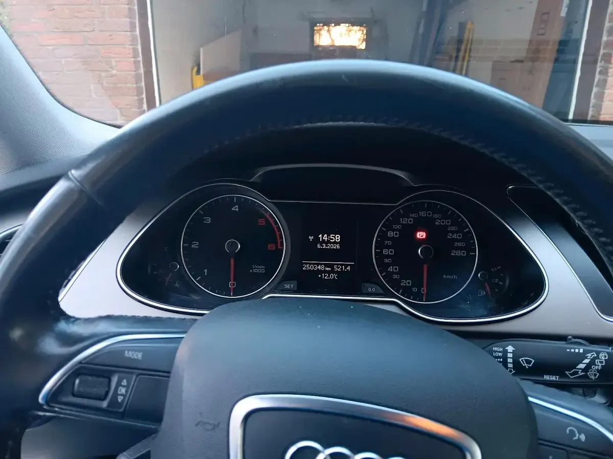 Gebraucht Audi A4 150 PS (110 kW) 2012 Schwarz Kombi