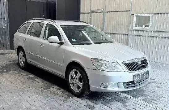 Usado Skoda Octavia 105 CV (77 kW) 2013 Plateado Familiar