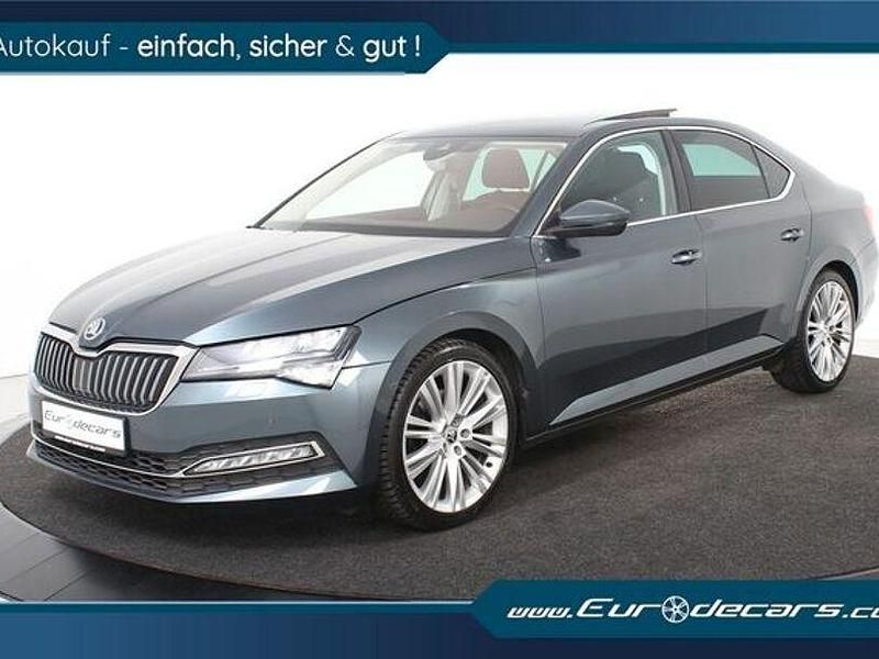 Grau Gebraucht 2020 Skoda Superb Limousine | 19.700 € (Fairer Preis) - Bild 1/4