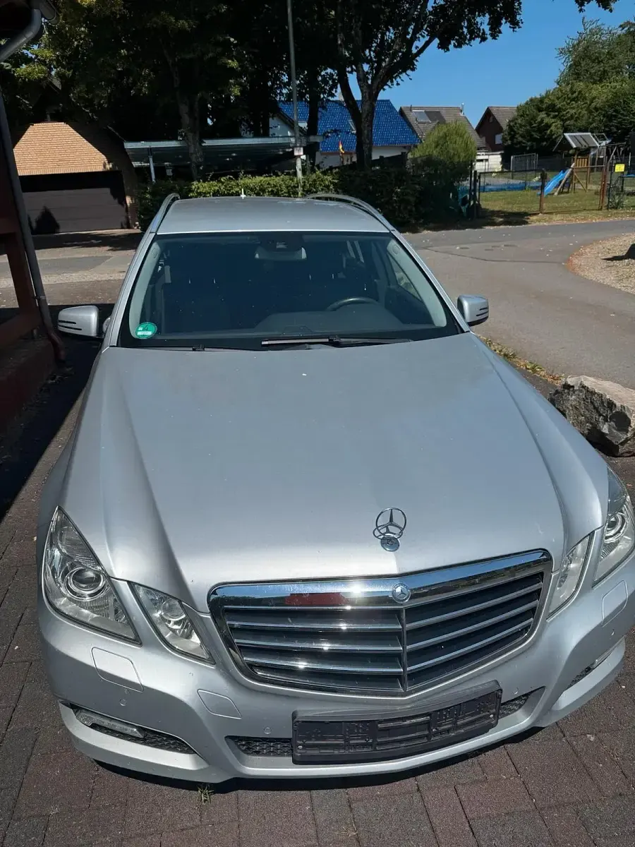 Gebraucht Mercedes E350 Avantgarde 231 PS (169 kW) 2010 Silber Kombi