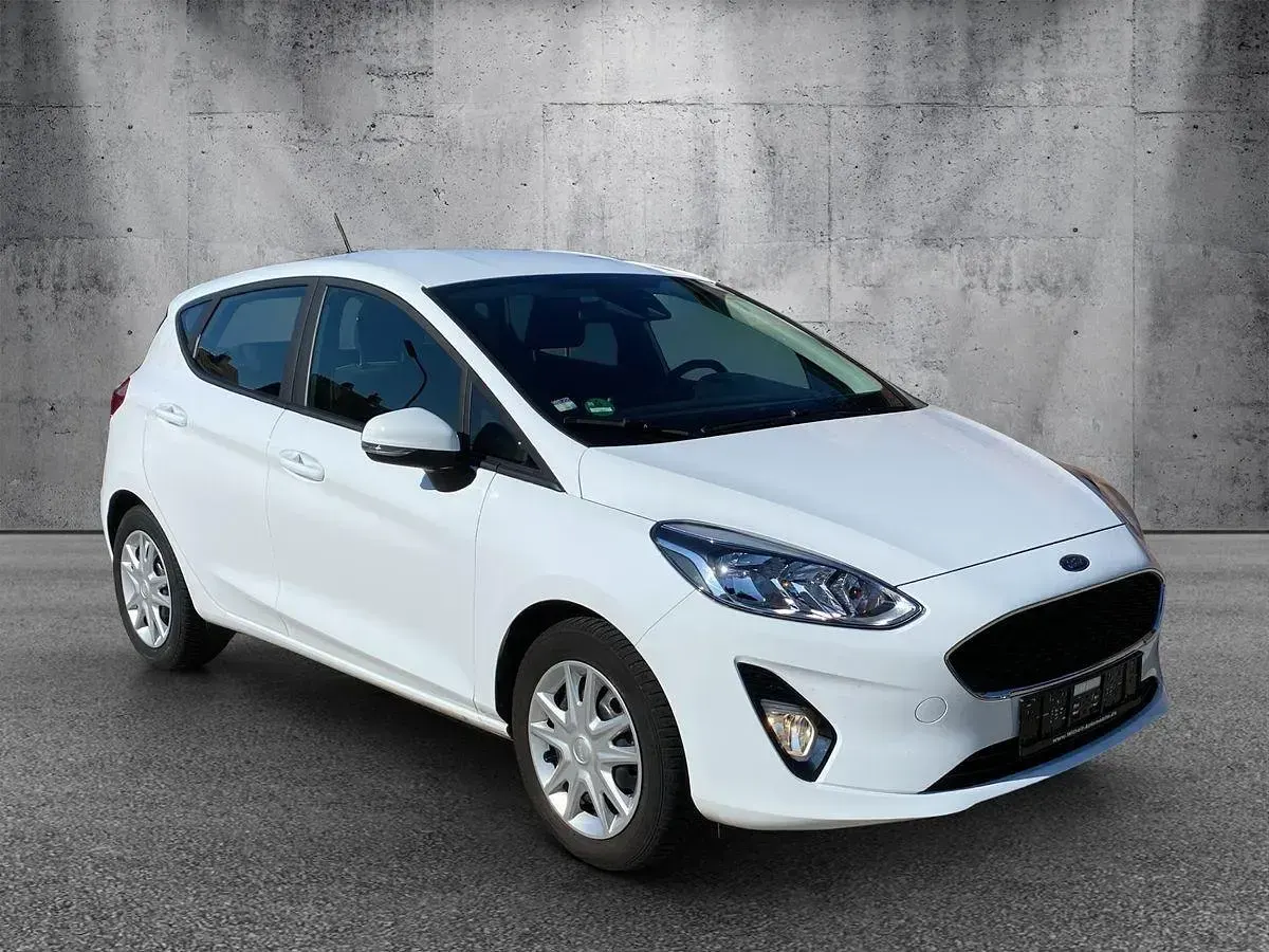 Gebraucht Ford Fiesta 101 PS (74 kW) 2018 Frostweiß Kleinwagen