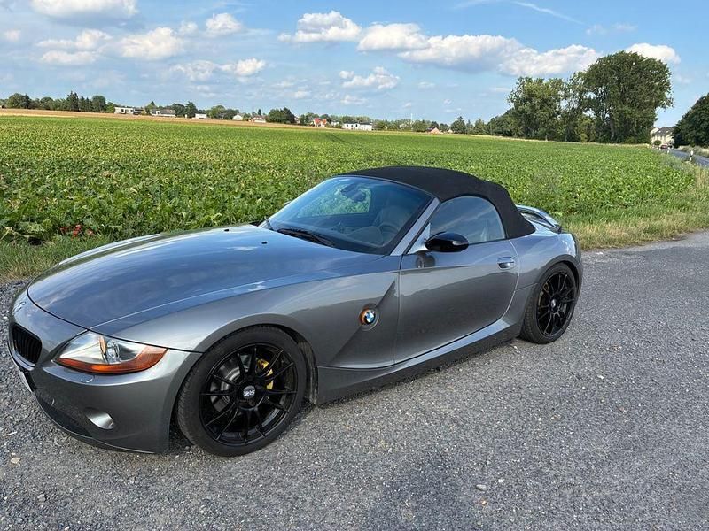 Grau Gebraucht 2003 BMW Z4 Sport Line Cabrio | 7.450 € (Guter Preis) - Bild 1/4