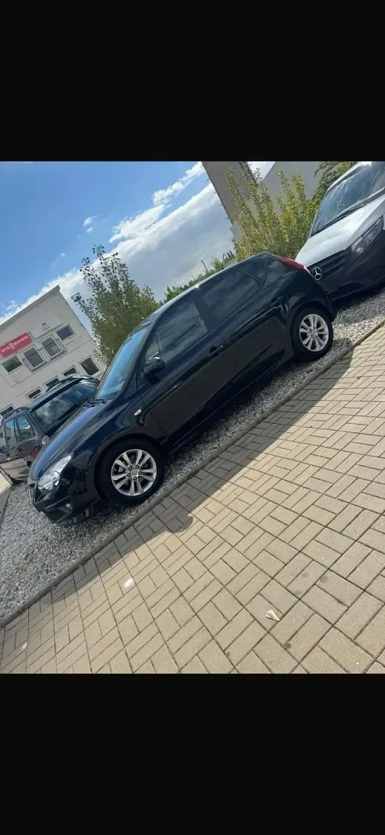 Gebraucht Hyundai i30 101 PS (74 kW) 2011 Schwarz Kleinwagen