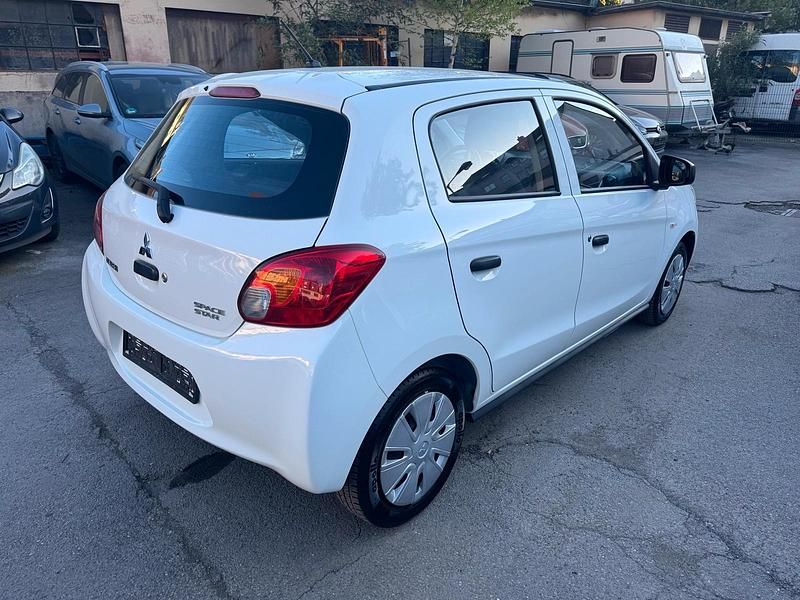 Gebraucht Mitsubishi Space Star Basis 71 PS (52 kW) 2014 Weiß Van / Kleinbus
