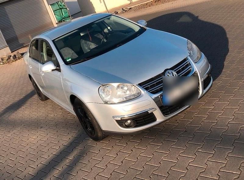Gebraucht VW Jetta 102 PS (75 kW) 2006 Silber Limousine