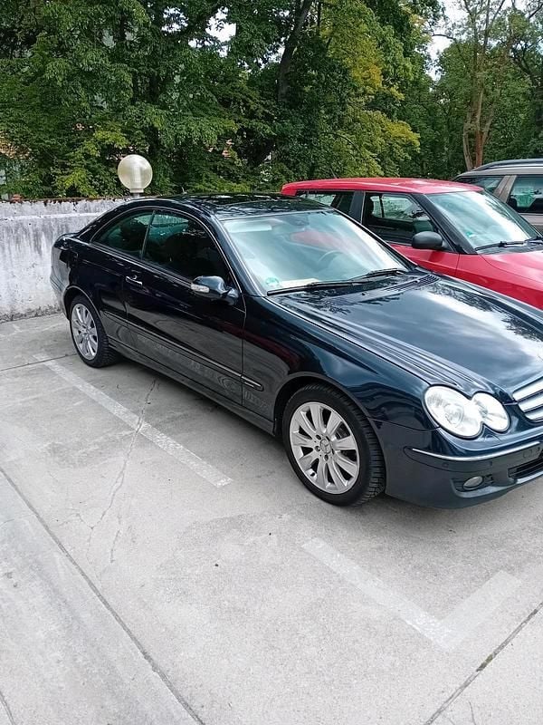 Blau Gebraucht 2009 Mercedes CLK220 Coupé | 6.370 € - Bild 1/4