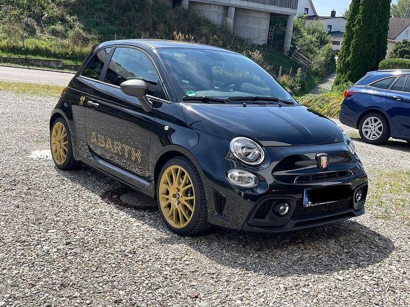Schwarz Gebraucht 2024 Abarth 695 Kleinwagen | 29.900 € (Teuer) - Bild 1/4