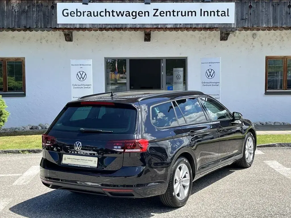 Gebraucht VW Passat Basis 150 PS (110 kW) 2023 Schwarz Kombi