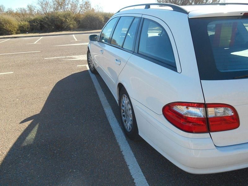 Gebraucht Mercedes E220 Classic 150 PS (110 kW) 2003 Weiß Kombi