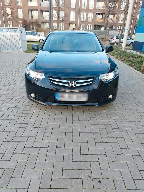 Schwarz Gebraucht 2015 Honda Accord Limousine | 12.600 € (Teuer) - Bild 1/4
