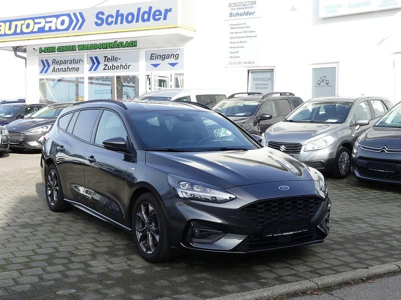 Grau Gebraucht 2021 Ford Focus ST-Line Kombi | 15.950 € (Fairer Preis) - Bild 1/4