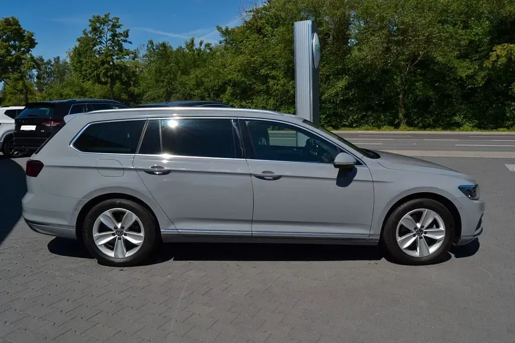 Gebraucht VW Passat Elegance 200 PS (147 kW) 2024 Grau Kombi