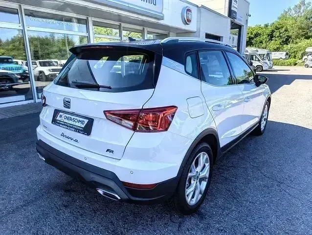 Gebraucht Seat Arona FR 110 PS (80 kW) 2022 Candy weiss, mitternachtsschwa SUV