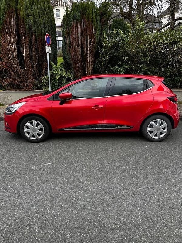 Gebraucht Renault Clio IV Intens 90 PS (66 kW) 2017 Rot Kleinwagen