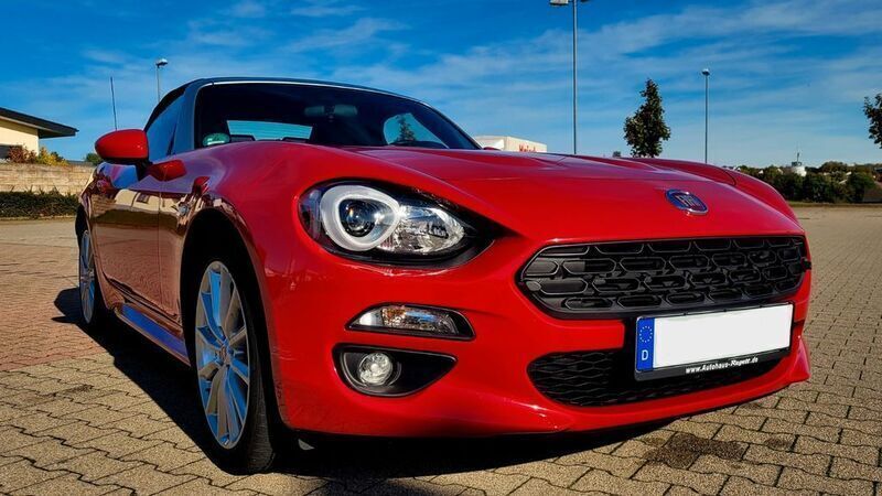 Rot Gebraucht 2017 Fiat 124 Spider Lusso Cabrio | 17.900 € (Fairer Preis) - Bild 1/4