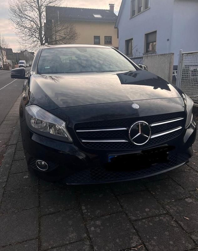 Schwarz Gebraucht 2013 Mercedes A180 Kleinwagen | 6.500 € (Etwas zu teuer) - Bild 1/4